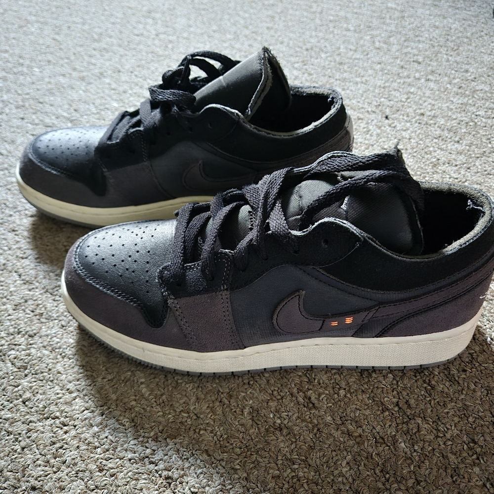 Air Jordan 1 SE Craft size 6.5y, black and gray